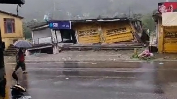 heavy rain in Manali
