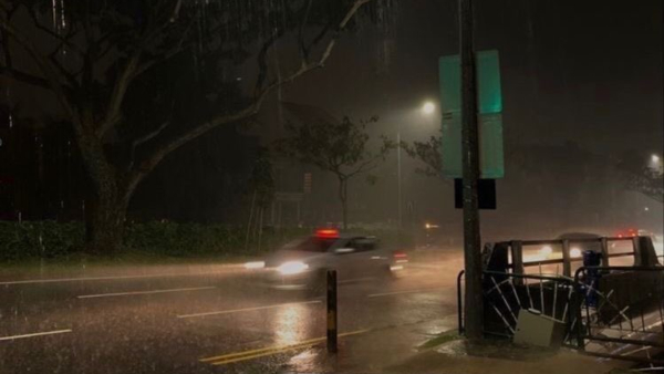 Heavy rain is lashing many districts 