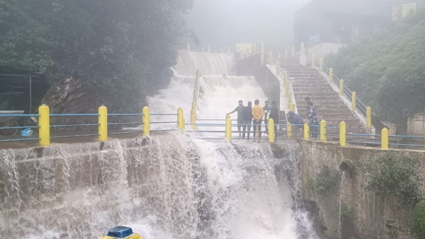 Tourist Careless Behavior In Honnammana Halla Falls Tourist Careless Behavior In Honnammana Halla Falls