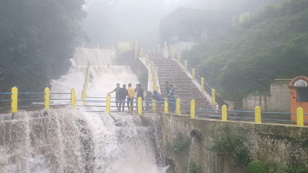 Tourist Careless Behavior In Honnammana Halla Falls Tourist Careless Behavior In Honnammana Halla Falls
