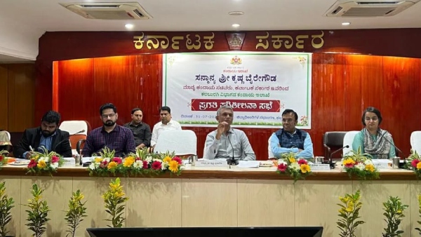 Minister Krishna Byre Gowda meeting with revenue department officials in Kalaburagi 
