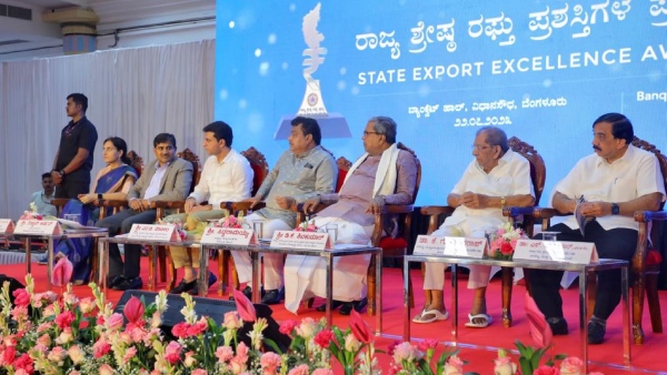 Karnataka should rise to number one position in exports: CM Siddaramaiah