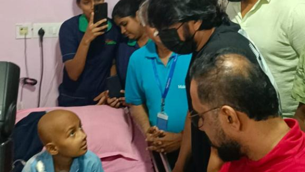 Kiccha Sudeep gave surprise to little fan