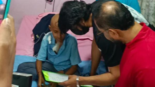 Kiccha Sudeep gave surprise to little fan