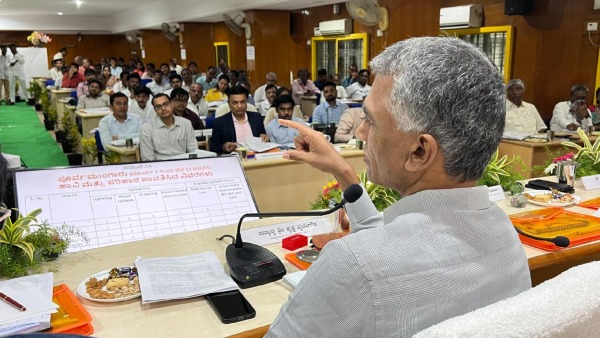 Krishna Byre Gowda held Kalburgi Division Revenue Department’s review meeting