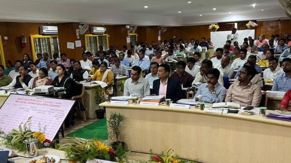 Krishna Byre Gowda held Kalburgi Division Revenue Department’s review meeting