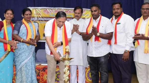 What did N.Santosh Hegde say about present politics?