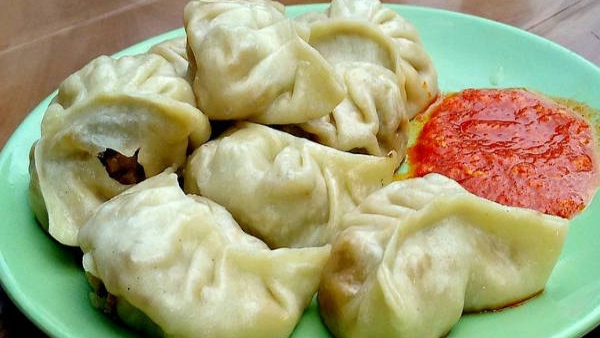 A young man died after eating momos in a bet with a friend!