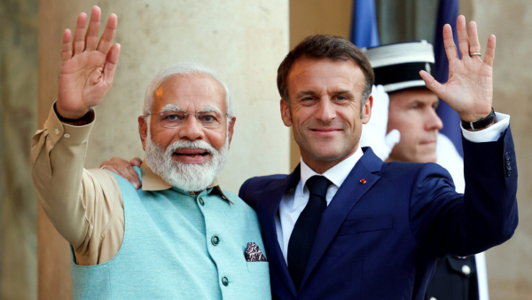 Sitar, Ikat saree: Modi gave a special gift to the President of France