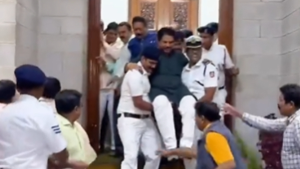 HD Kumaraswamy Protest Against Government With BJP Leaders