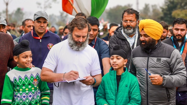 Rahul Gandhi undergoing Ayurvedic treatment for a knee related problem in Kerala Rahul Gandhi undergoing Ayurvedic treatment for a knee related problem in Kerala