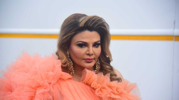 Rakhi Sawant taught how to grow an expensive tomato!