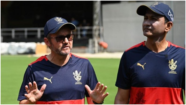 Mike Hesson And Sanjay Bangar