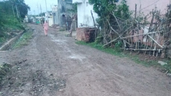 Repair the damaged road: School students Demand in Thorangatte village