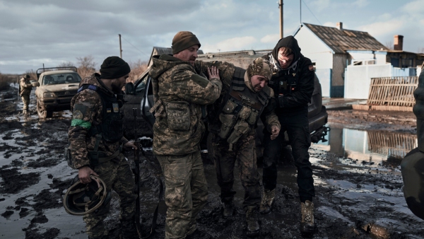 Russian forces continue attack on Ukraine harbors