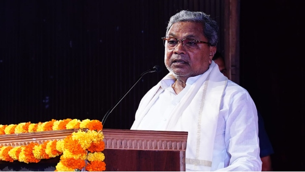 CM Siddaramaiah refused to honor Eshwarappa on stage