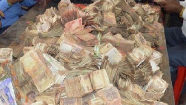 Hundi counting in Hubballis Siddharudh Mutt, 25.80 lakh rupees money collection 