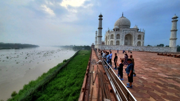 Yamuna water level reaches Taj Mahal wall for 1st time in 45 years Yamuna water level reaches Taj Mahal wall for 1st time in 45 years