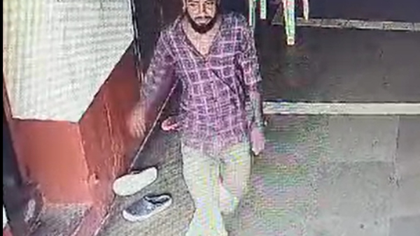 Slippers theft near Sharavu temple in Mangaluru, Complaint to police Slippers theft near Sharavu temple in Mangaluru, Complaint to police