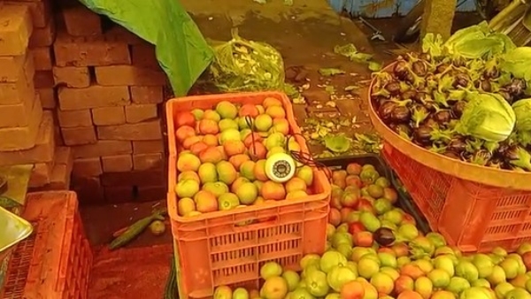 Lakhs Of RS Worth Tomato Theft In Hassan
