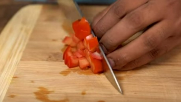 Wife Leaves Home With Child After Husband Used Two Tomatoes Wife Leaves Home With Child After Husband Used Two Tomatoes