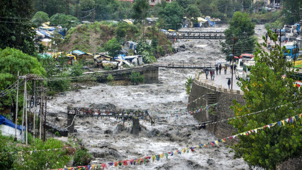 Alert in Uttarakhand of Ganges above danger level, Yamuna river water level in Delhi rises again Alert in Uttarakhand of Ganges above danger level, Yamuna river water level in Delhi rises again