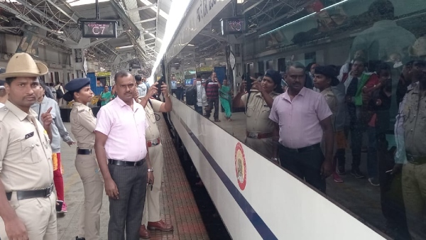 Stone Petaling On Vande Bharat Train At Chikkamagaluru