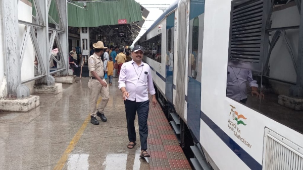 Stone Petaling On Vande Bharat Train At Chikkamagaluru