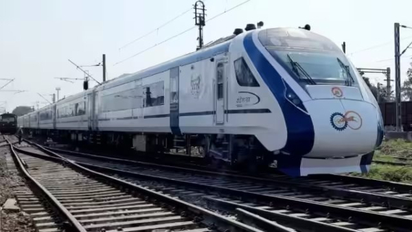 Cockroach was found in the chapati served on the Vande Bharat Express train!