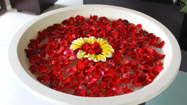 Vastu Tips Benefits of keeping a bowl of water at home entrance in kannada