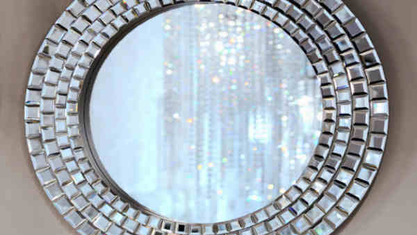 Vastu tips things to keep in mind while keeping mirror at home in kannada