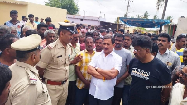 Magadi: MLA HC Balakrishna gave compensation to family of two children who death in accident Magadi: MLA HC Balakrishna gave compensation to family of two children who death in accident