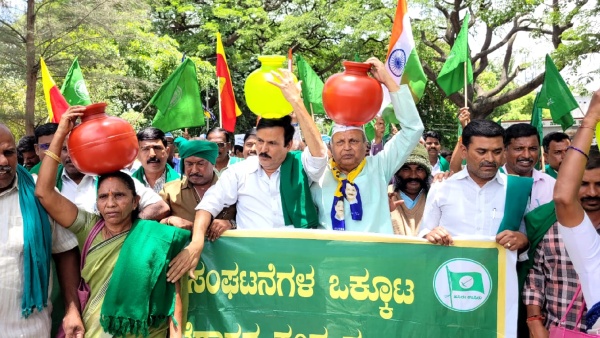 aap-outrage-and-protest-against-the-congress aap-outrage-and-protest-against-the-congress