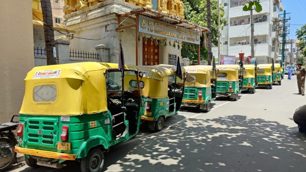 Karnataka Auto Drivers Protest Against Gov For Free Bus Service: Protesters Raise Black Flags