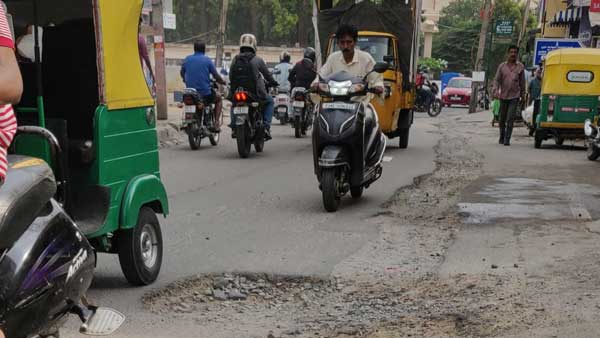 Techie in Bengaluru Takes Rs 2.7 Lakh Loan to Fill Potholes Amid Government Apathy