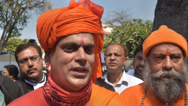  Seer Calls for Declaring Moon a Hindu Rashtra Following Chandrayaan Landing