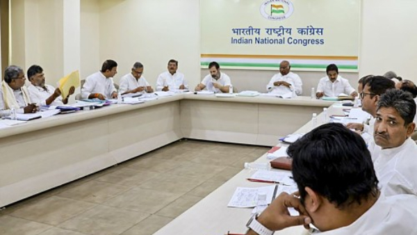 Chalavadi Narayanaswamy Outraged About Congress Meeting Held In Delhi