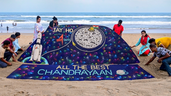 Special wish for Chandrayaan-3 success by sand artist 