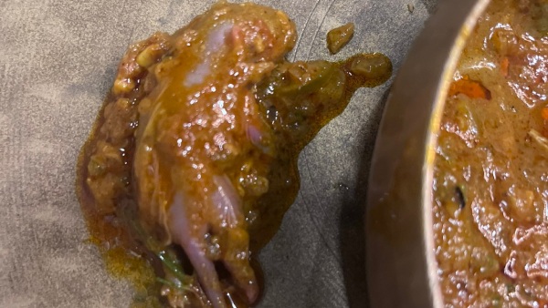Case of rat found in chicken curry: Notice to close Mumbai restaurant! Case of rat found in chicken curry: Notice to close Mumbai restaurant!