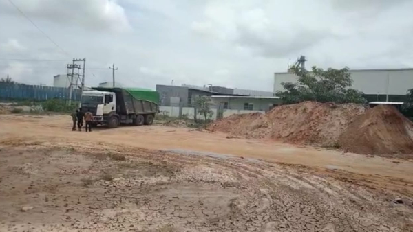 Chikkaballapur Taluk Farmers Protest Against The Illegal Jelly Crusher