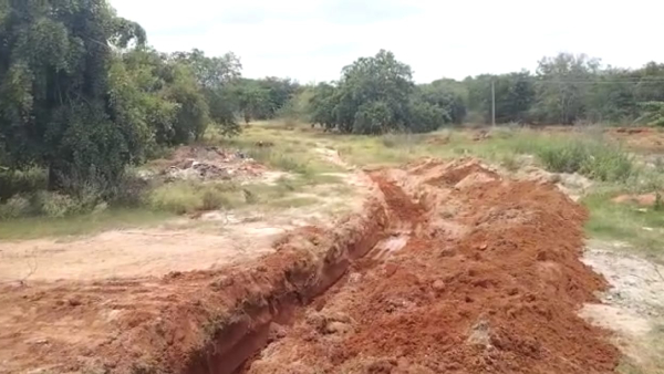 Chikkaballapur Taluk Farmers Protest Against The Illegal Jelly Crusher
