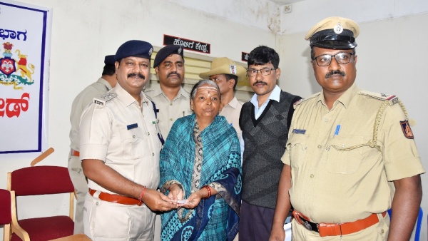 Davangere Police Handed Over The Rs 1.68 Crore Worth Of Things To Owners