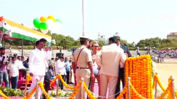 Independence Day 2023: H.C.Mahadevappa collapsed from exhaustion during the speech in mysuru