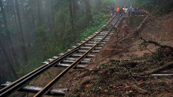 54 dead due to rain in Uttarakhand, Himachal: Rains disruption to the Independence Day!