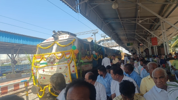 inaugural-run-of-hosapete-mumbai-express