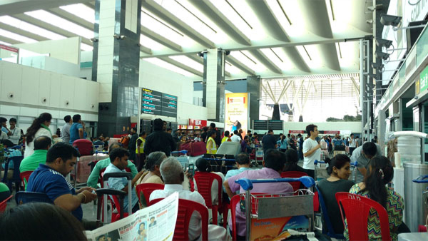 Indigo Airlines Left Leaving 6 Passengers fly To Mangaluru in Bengaluru Airport Indigo Airlines Left Leaving 6 Passengers fly To Mangaluru in Bengaluru Airport