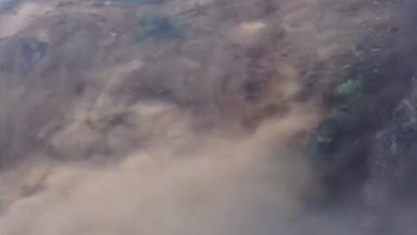 Video Jammu Srinagar National Highway Blocked Due To Landslide 