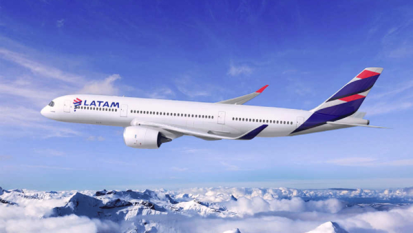  Pilot Passes Away Midflight with 271 Passengers Aboard; Co-Pilots Execute Emergency Landing