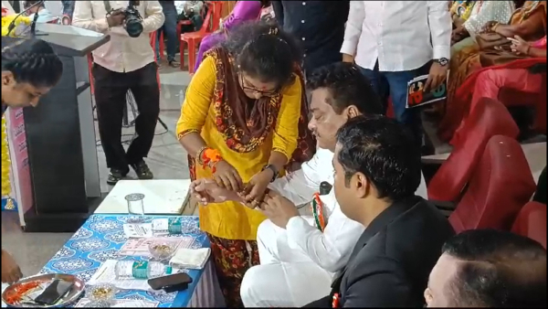 M.B.MPatil: ABVP organization women tied rakhi to M.B.MPatil in Vijayapura