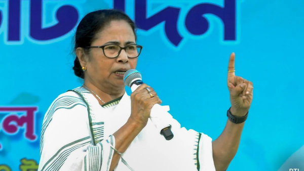 Mamata Banerjees Rakesh Roshan gaffe in viral video after Chandrayaan 3 landing